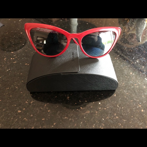 Prada sunglasses - Picture 2 of 3